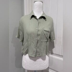 Stradivarius Light Green Button-Down Crop Shirt Size S